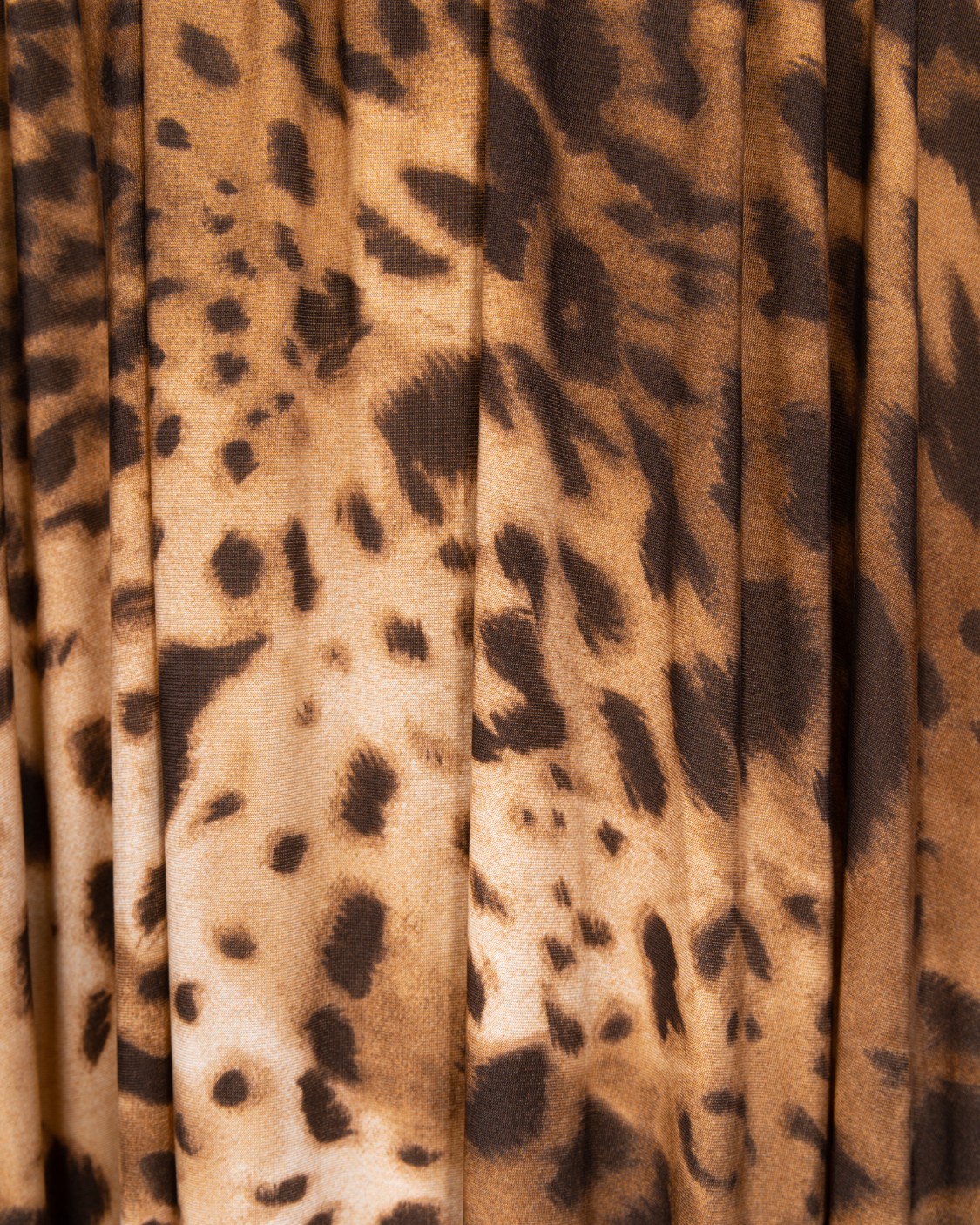 shop ELISABETTA FRANCHI Saldi Abito: Elisabetta Franchi abito lungo animalier.
Drappeggio incrociato.
Anelle in metallo dorato.
Ampia gonna con spacco laterale.
Composizione: 83% Cupro 17% Elastan.
Fabbricato in Italia.. AB18122E2-642 number 3248341